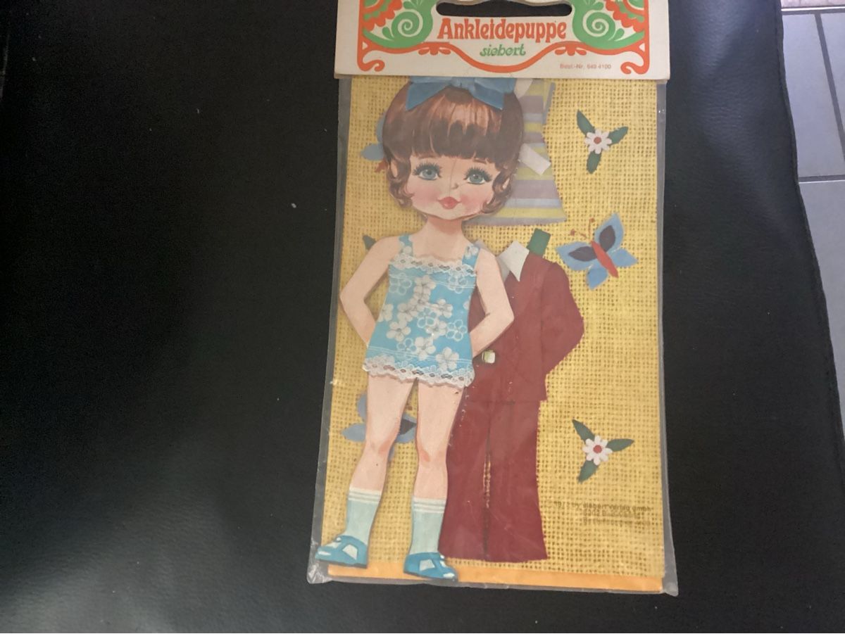 Poupées: ANKLEIDEPUPPE VON 1972 – D'occasion à Münchenstein par NoSu98