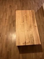 Massiver Couchtisch aus Holz mit Metallfüssen, Top Zustand!