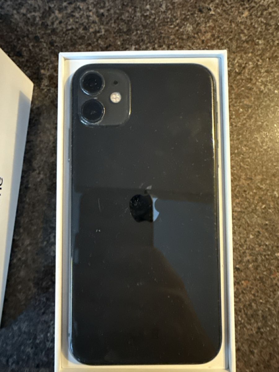 Apple Telefoni cellulari / Smartphones: Apple iPhone 11 schwarz 128GB – Usato da Winterthur venduto da Fa_bio 1