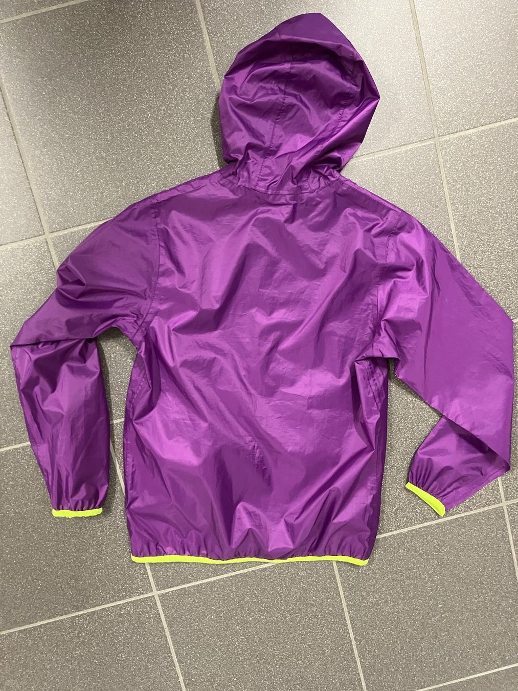 Decathlon Jacken & Mäntel: Regenjacke gr.1152-158 decathlon – Gebraucht aus Bever von  2