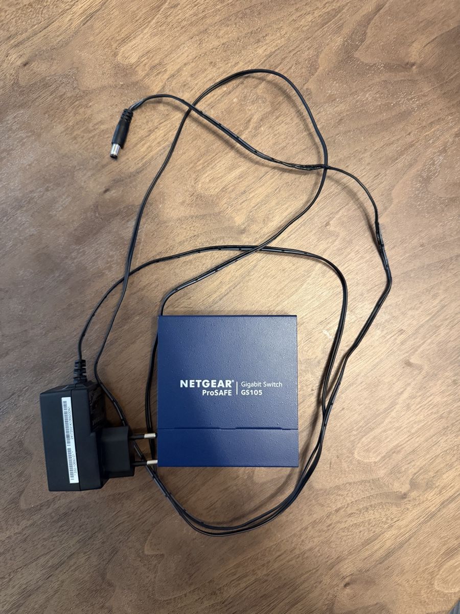 Netgear Hubs & Switches: Netgear Gigabit Switch GS105 – Gebraucht aus Zollikofen von sxndrxln