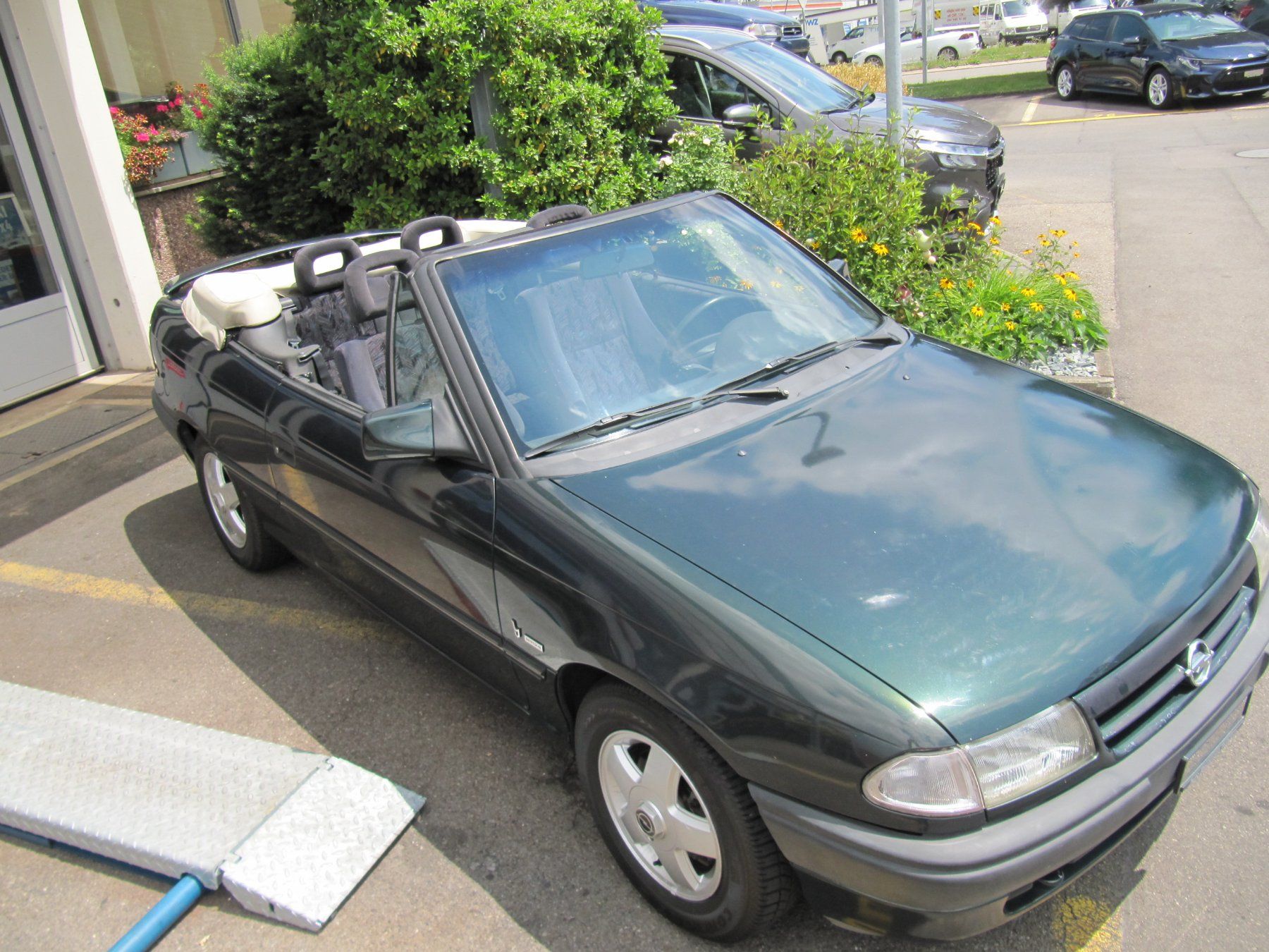 Opel Automobili: Opel Astra Cabrio 2.0i – Usato da Rotkreuz venduto da auto-bachmann 4