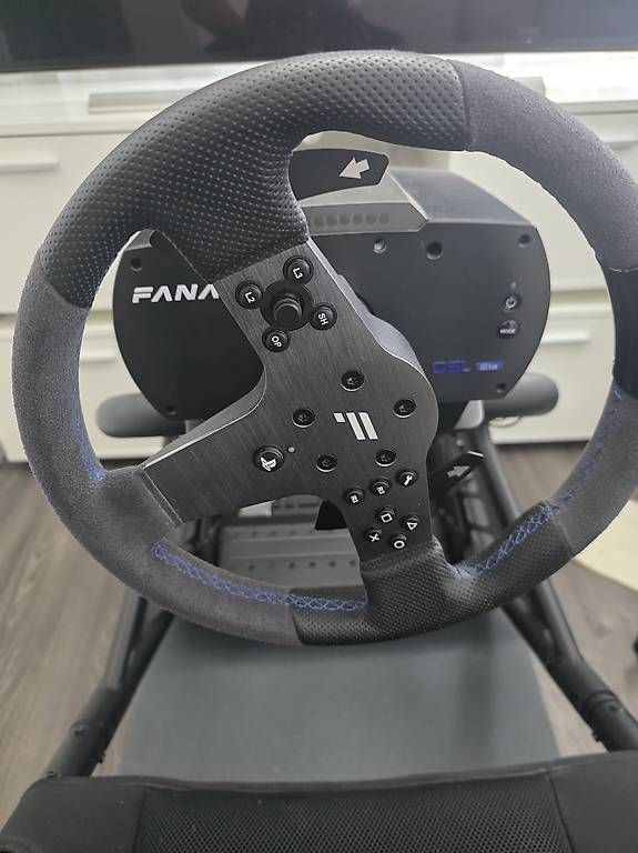 Fanatec Console: Hochwertiges Sim-Racing-Setup – Usato da Bussnang venduto da ER-23.I 1