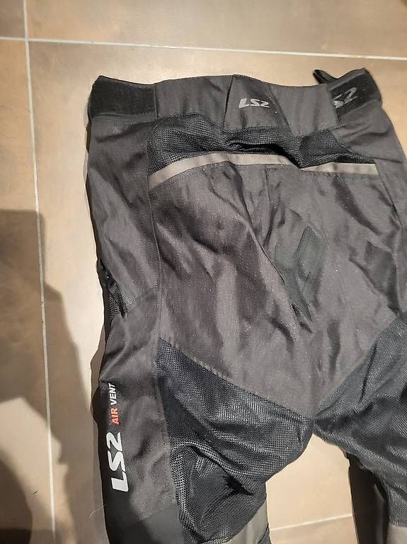 Lotti di vestiti: veste et pantalon de moto – Usato da Moutier venduto da ame_25z6 4