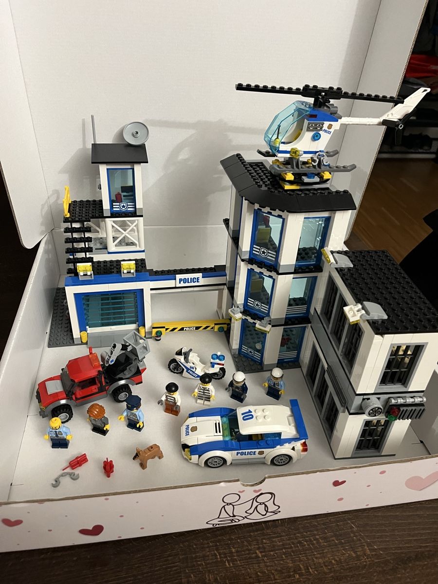 Lego Kit di costruzioni: LEGO City 60141 Polizei-Station – Usato da Zürich venduto da Superstar.