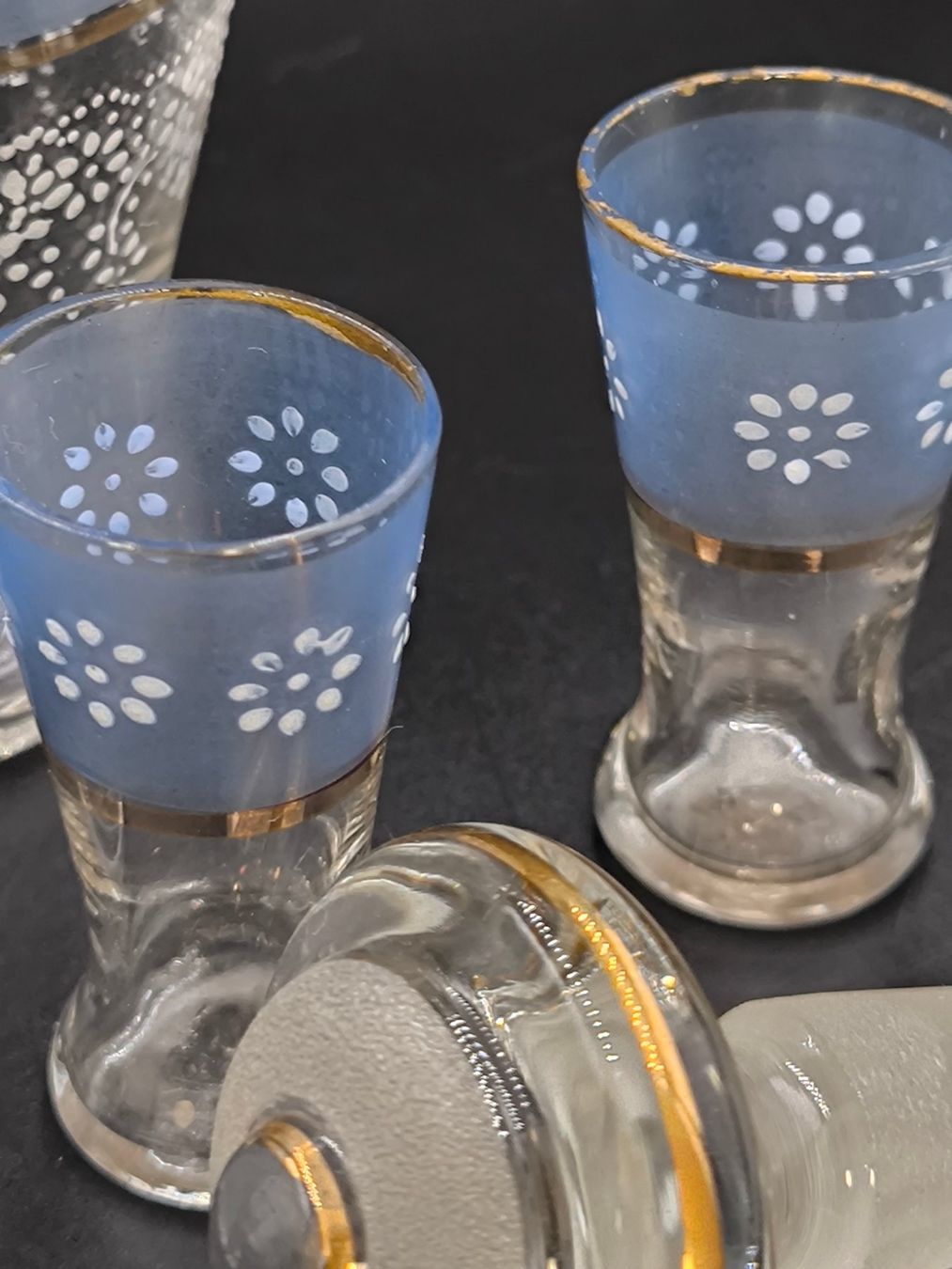 Bicchieri: Antike Likörkaraffe mit 4 Gläsern aus Glas – Usato da Rorschacherberg venduto da snOOpydOg11 5