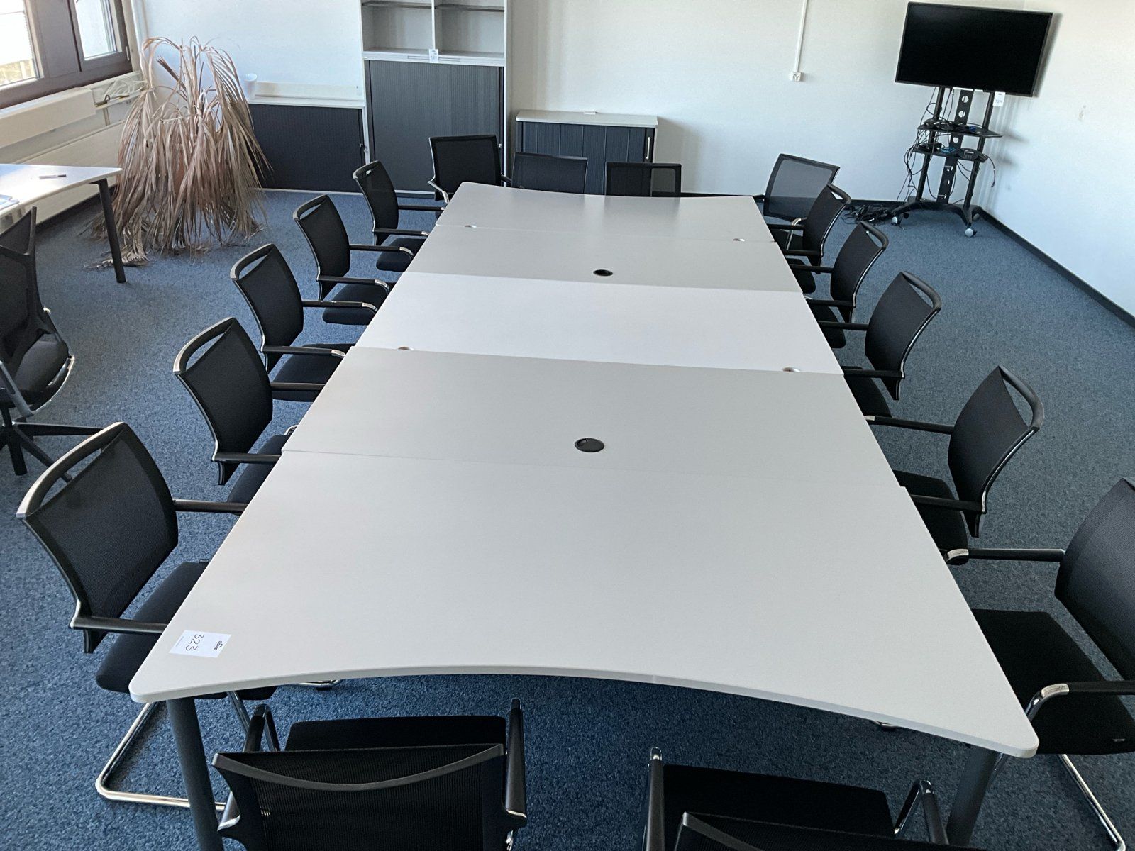Scrivanie: Konferenzraumtisch mit 16 Stühlen – Usato da Zürich venduto da PIPM_Switzerland 4