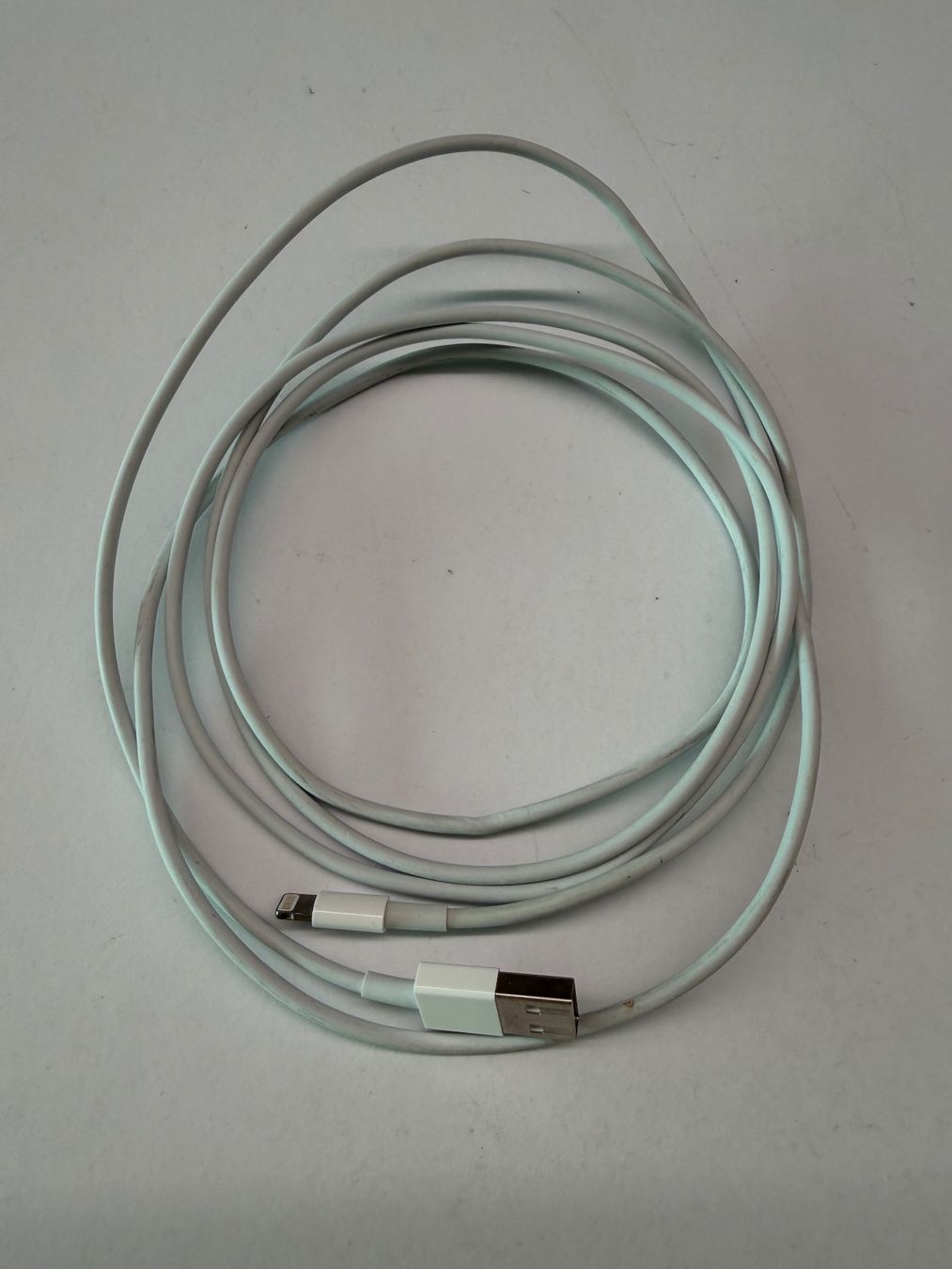 Apple Cavi: Apple USB-A auf Lightning Kabel (2m) – Usato da St-George venduto da alaixee