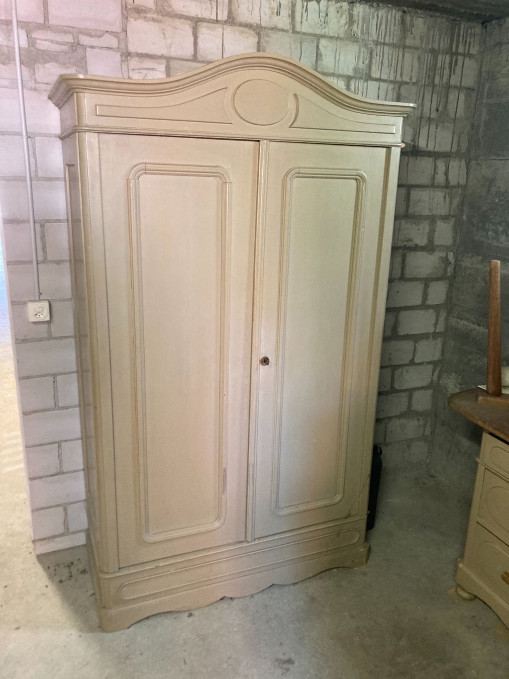 Schränke: KLEIDERSCHRANK LANDHAUSSTIL – Gebraucht aus Eschenz von SUBARU048