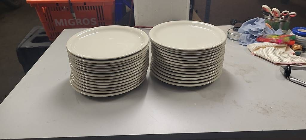 Piatti: Gastro Platzteller Speiseteller 28 Stk. – Usato da Rheineck venduto da inf_kv7d 1