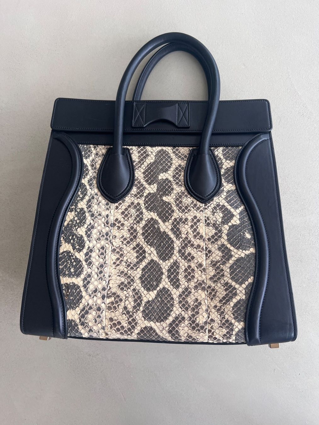 Celine Borse da donna: Wunderschöne CELINE Luggage Python Handtasche ungetragen – Nuovo (secondo la descrizione) da Schaan venduto da Poltera 1