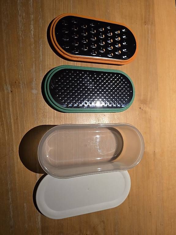 Set di piatti: PLASTIK GESCHIRR IM SET. – Nuovo e nell'imballaggio originale da Steinerberg venduto da steinerberg01 1
