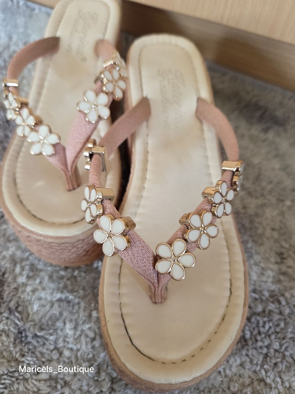Scarpe da donna: Platform Sandals Pink Flower Detail Size 35 – Usato da Winterthur venduto da Maricels_Boutique 3