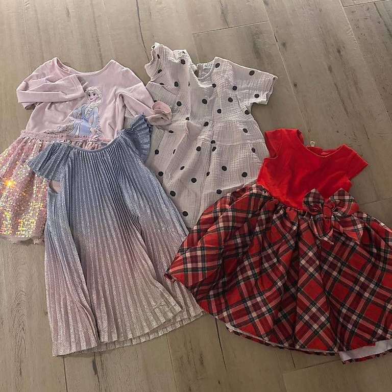 Lotti & Set di vestiti: Mädchenkleider/ Kinderkleider 104 / 110 – Usato da Uzwil venduto da tigi6 4