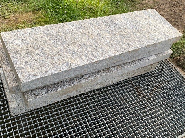 Pietre & tegole: 5 Stk Granit Randstein – Nuovo (secondo la descrizione) da Niederhasli venduto da Tigerproduct 1
