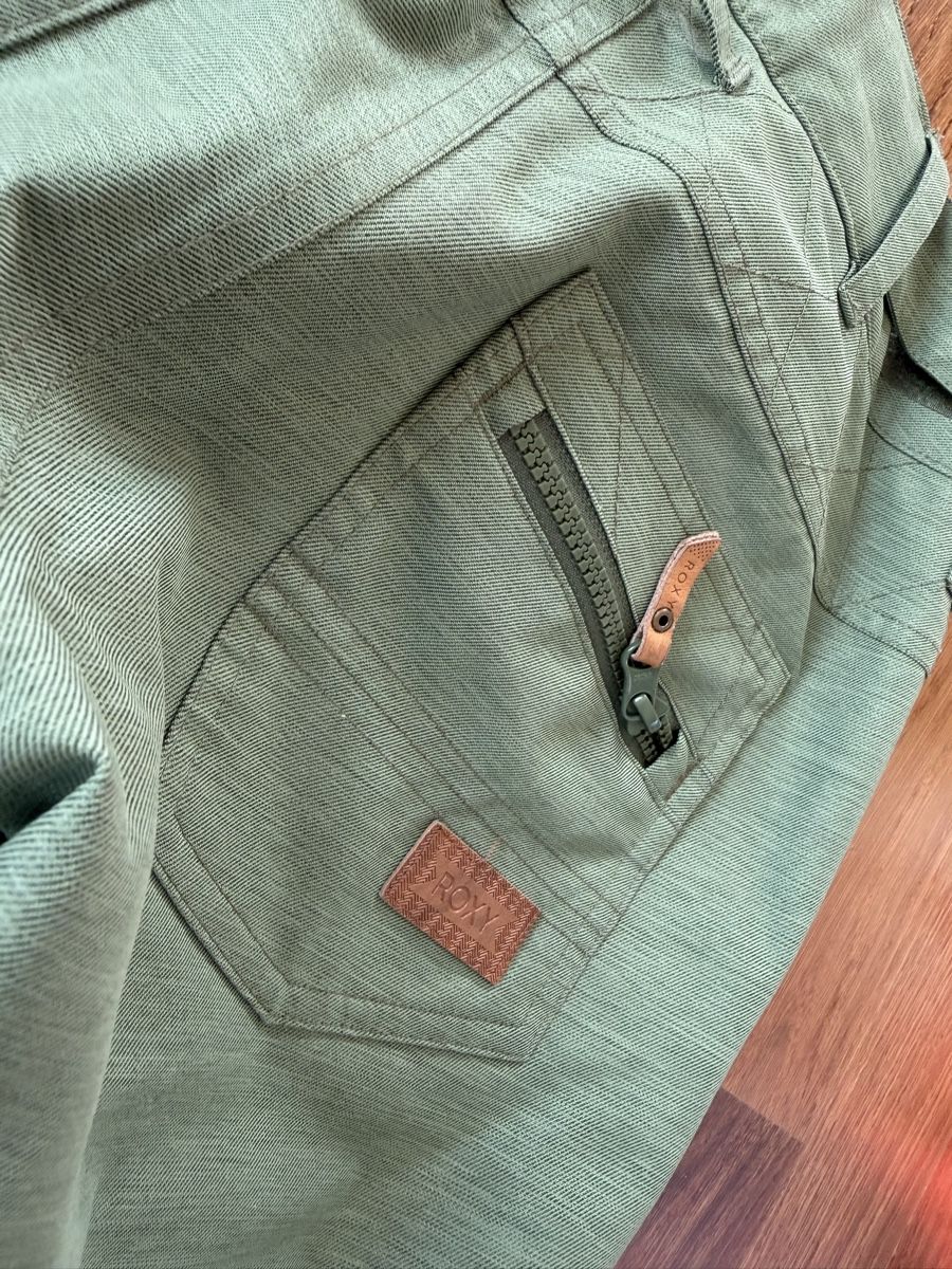 Roxy Pantaloni: Grüne Skihose von Roxy – Usato da Heitenried venduto da Tannenbaum25 7