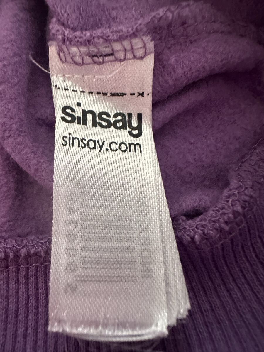 Maglioni & Felpe: Sinsay Disney Schneewittchen Pullover lila Grösse 104 – Usato da Safenwil venduto da Whoopie1 5