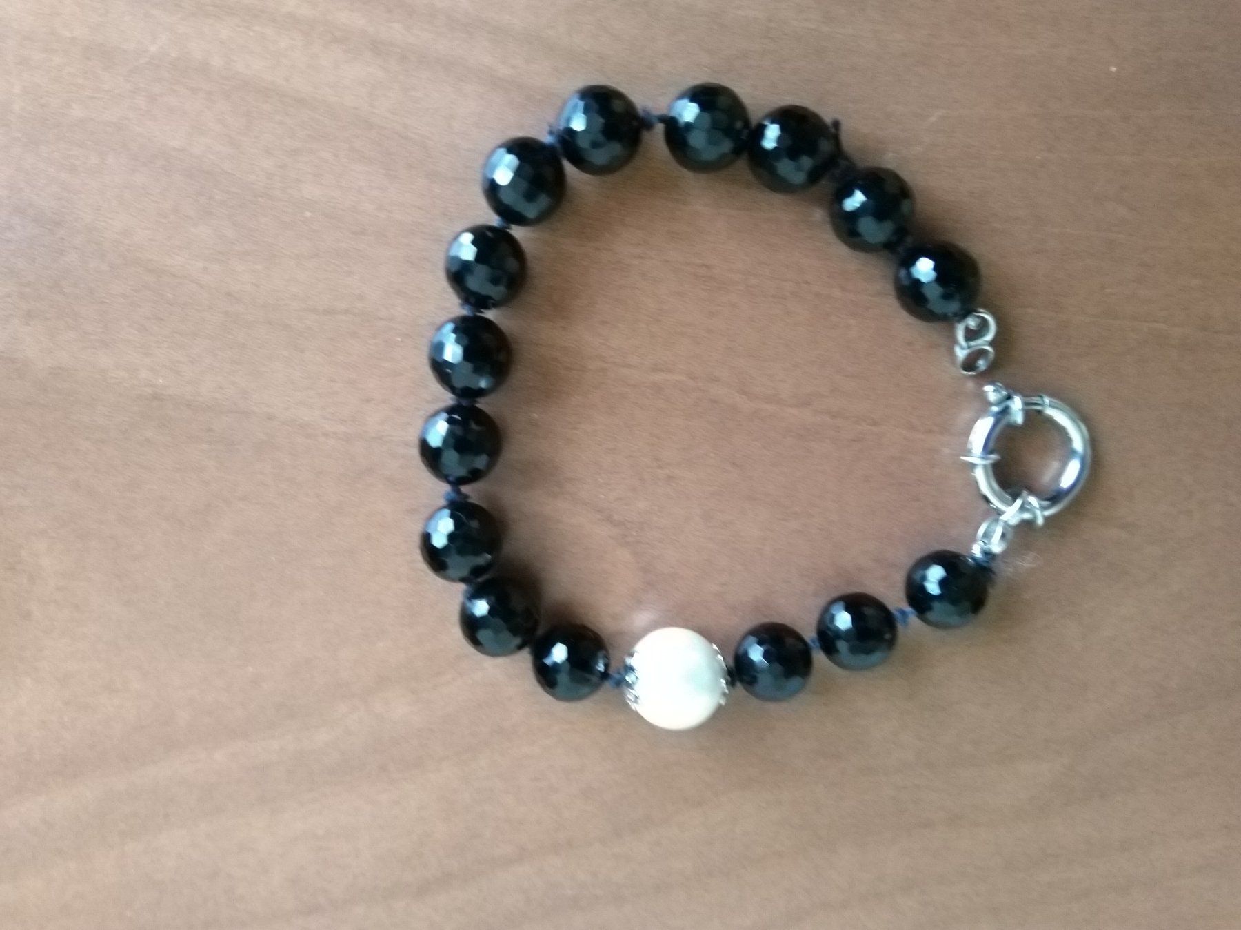 Armbänder & -reifen: Armband Bracelet Armkette Onyx  mit Perle – Gebraucht aus Hinwil von faene 1