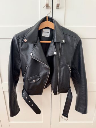 Giacca ecopelle nera Bershka taglia S nuova