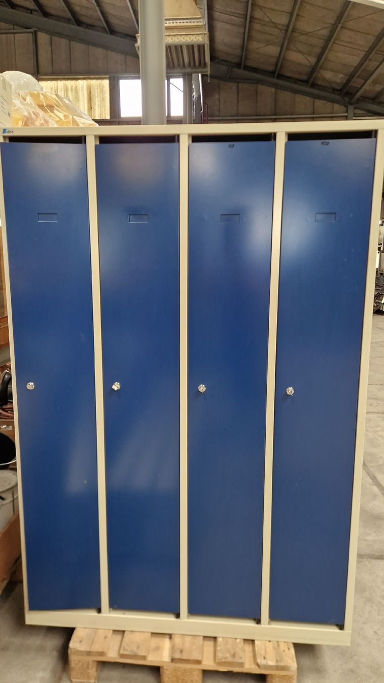 Lista Armadi: Lista Spint / Garderobenschrank – Usato da Rapperswil SG venduto da Nino230
