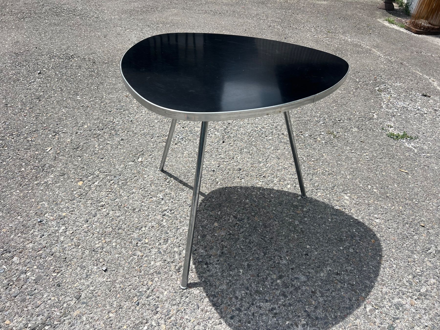 Tables: Mid-Century Tripod Couchtisch – D'occasion à Otelfingen par Yossi-68