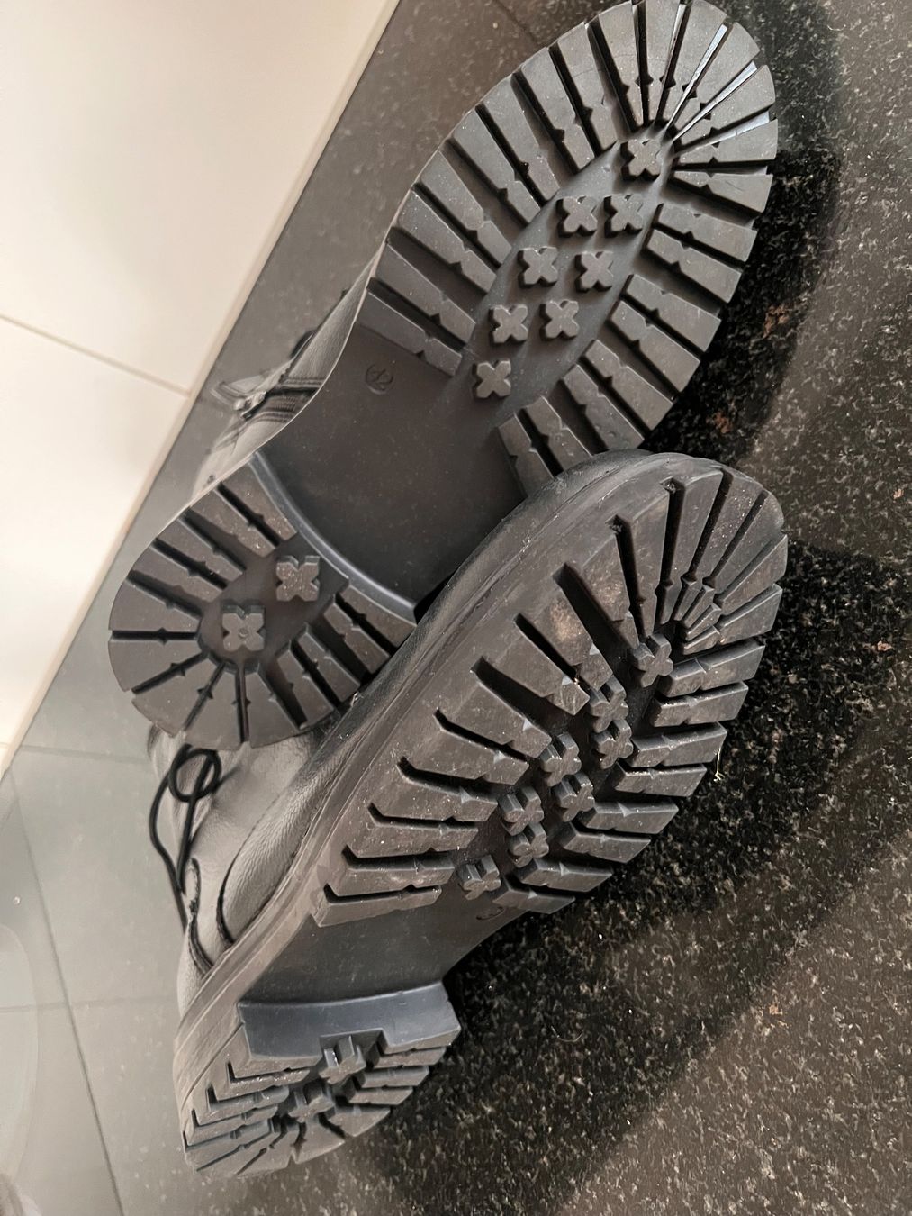 Bench Scarpe da uomo: Bench Boots, neuwertig, Grösse 42, Schwarz – Usato da St. Gallen venduto da sunnySG 2