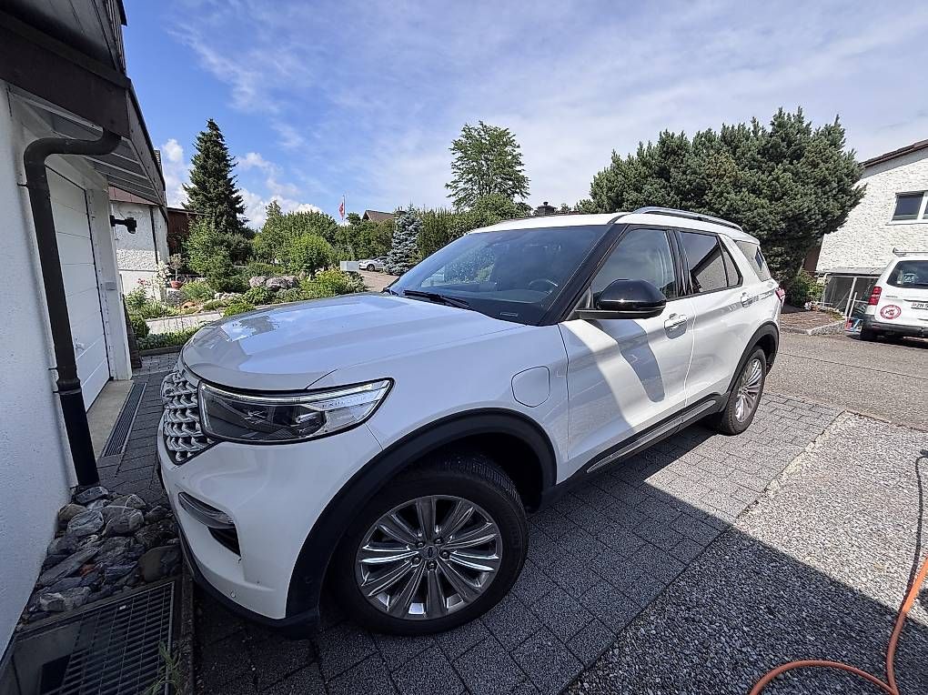 Autos: Schöner Ford Explorer Plug in Hybrid Platinum – Gebraucht aus Dachsen von and_mw7w