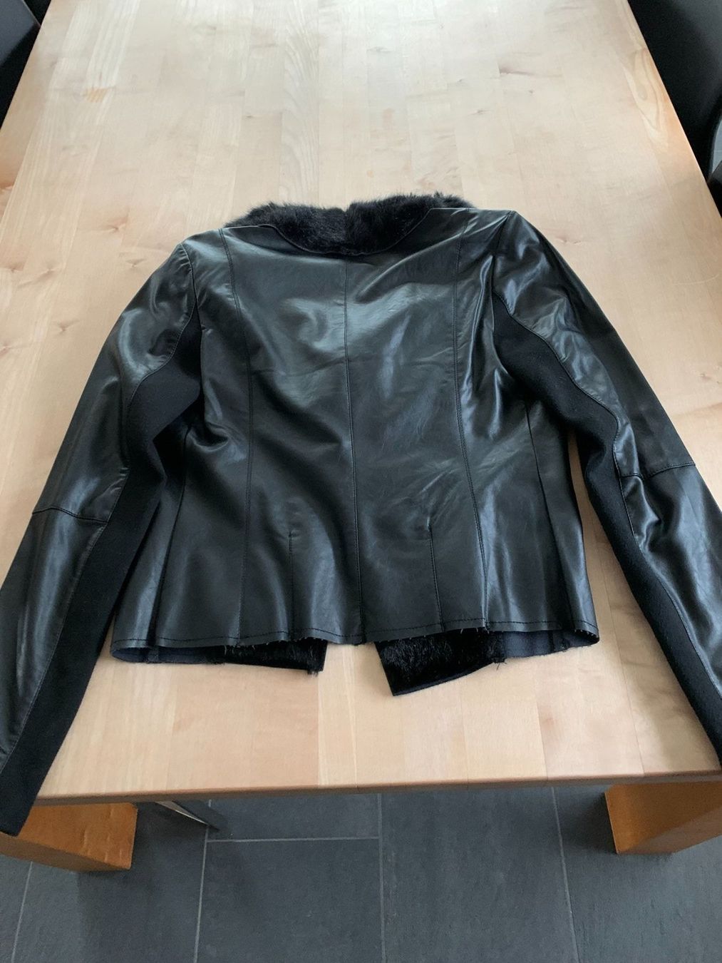 Giacche: Damen-Kunstlederjacke schwarz Gr.L – Nuovo (secondo la descrizione) da Azmoos venduto da Verwir64 1
