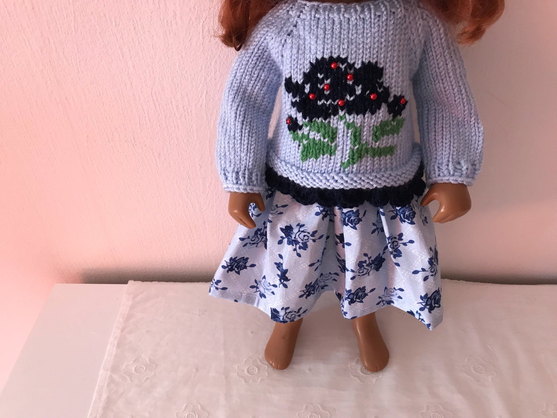 Poupées: pullover bestickt mit jupe – Neuf (Voir description) à Siebnen par Floki3 1