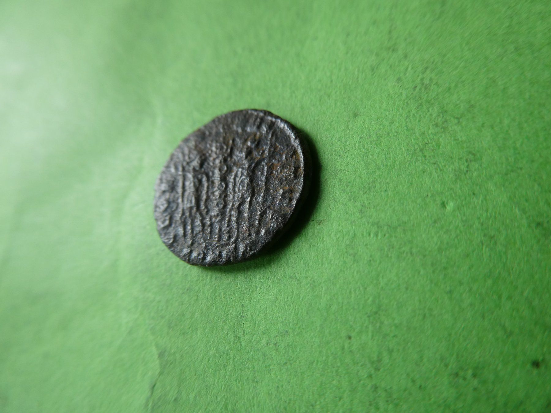 Alle Münzen: uralte Bronzemünze  15 mm     1.33 g – Gebraucht aus Hinterforst von Rohusri 3