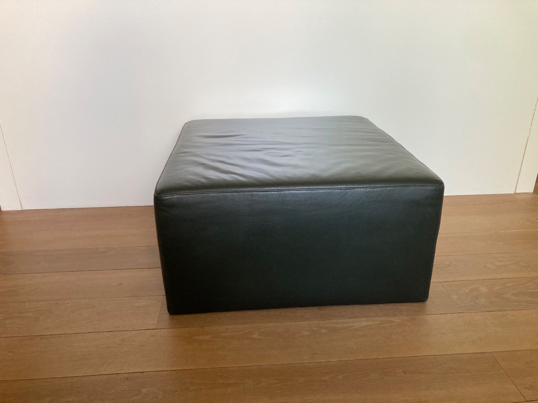 Sgabelli: Hocker / Pouf aus Leder – Usato da Zug venduto da hkrafam 1