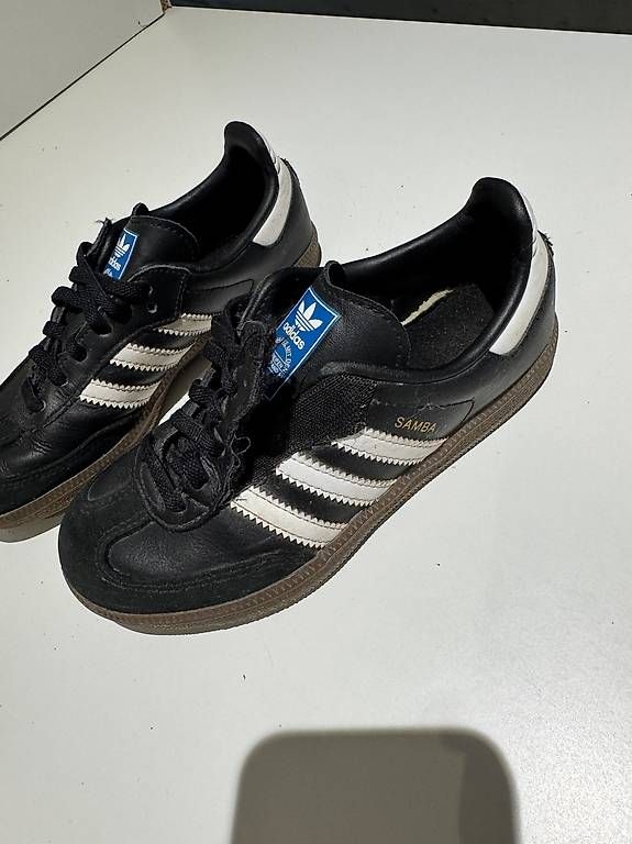 Adidas Scarpe da uomo: Neuwertige Adidas Samba Gr31 – Usato da Starrkirch-wil venduto da cloulou 2