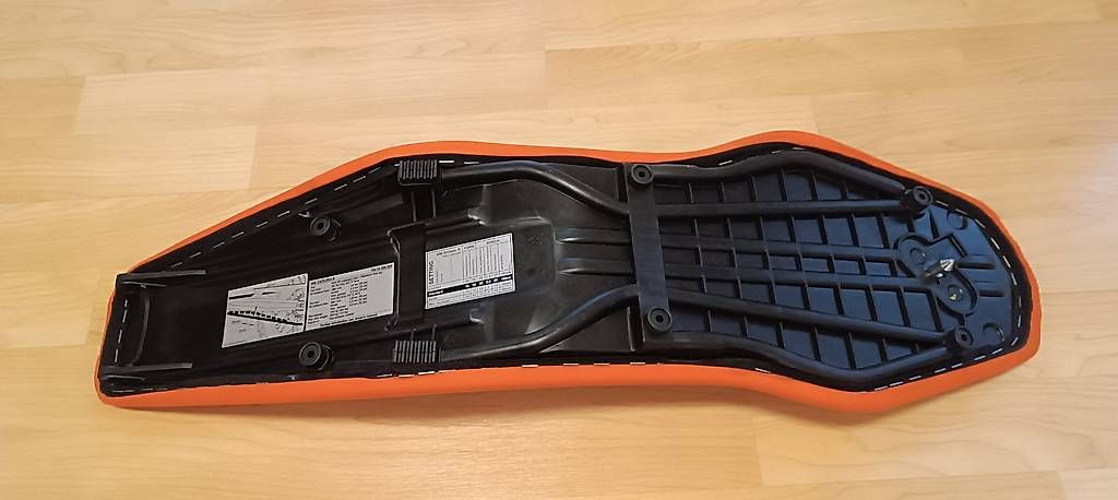 Tutti i ricambio per moto: OEM Sitzbank KTM 690 – Usato da Alt St. Johann venduto da mar_rgq8 1