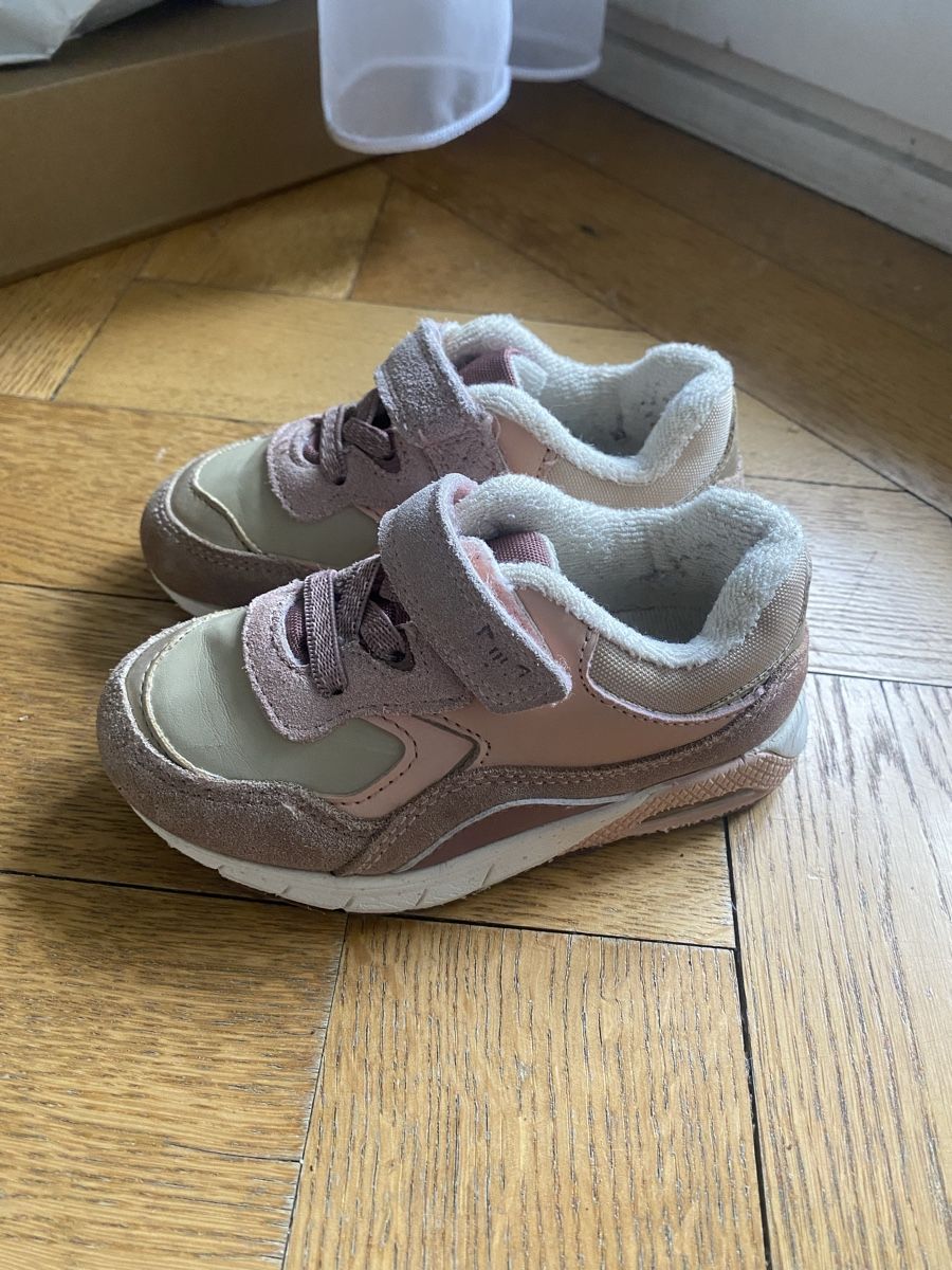 Next Chaussures filles: Sneaker Grösse 24 – D'occasion à Bern par Violettaline