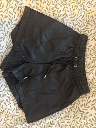 Amisu Shorts in Lederoptik, Grösse 32