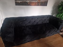 Chesterfield Sofa schwarz Samt gepolstert guter Zustand.