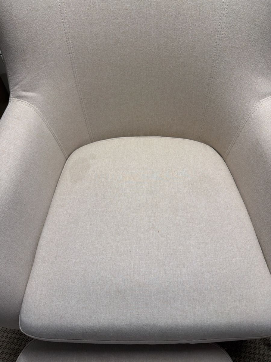 Poltrone: Sessel mit Hocker hellbeige Holzbeine gebraucht – Usato da Zürich venduto da Mel_Ayde 1
