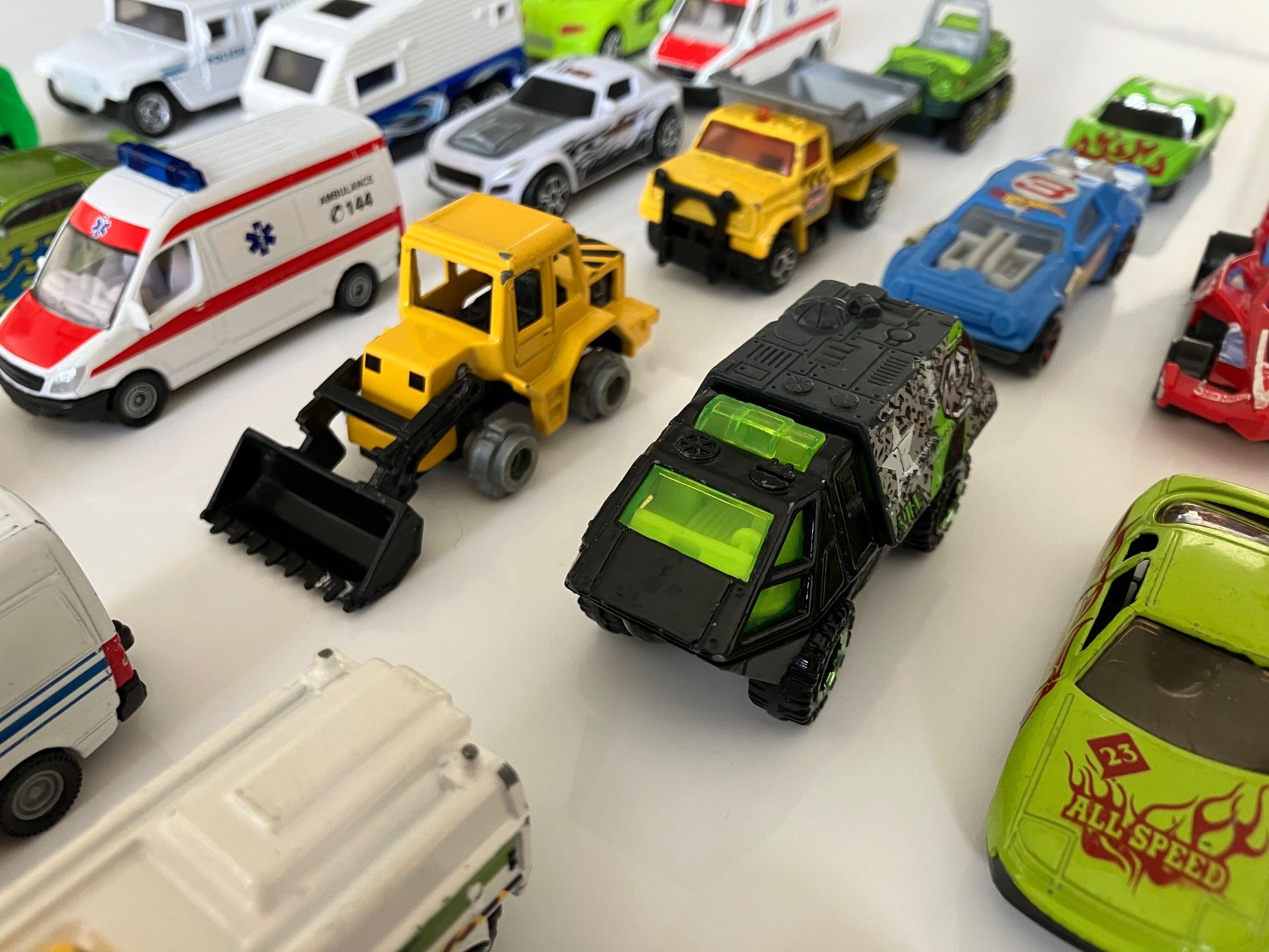 Modellini d'auto: 45 Spielzeug Autos – Usato da Agarone venduto da ciaojoel 4