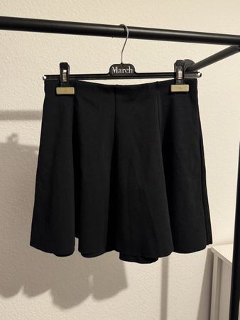 🖤BLACK PLEATED MINI SKIRT🖤