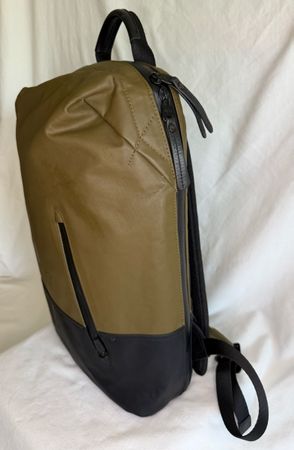 Rucksack a/u olive schwarz wasserabweisend guter Zustand