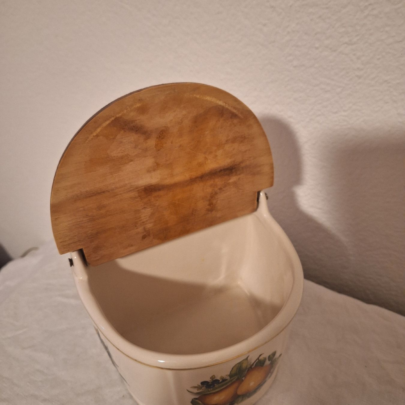 Pentole: Versand möglich.  Nostalgische Vorratsbehälter, Keramik Holz – Usato da Winterthur venduto da Goldpipau 6