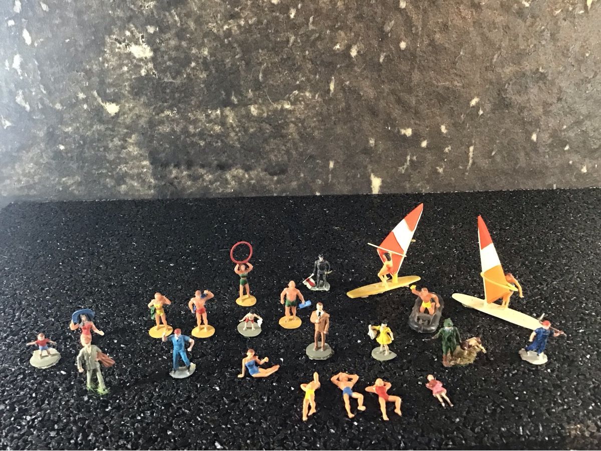 Statuette: MODELL FIGUREN 22 STÜCK  – Usato da Männedorf venduto da Spezial-Modelle 2