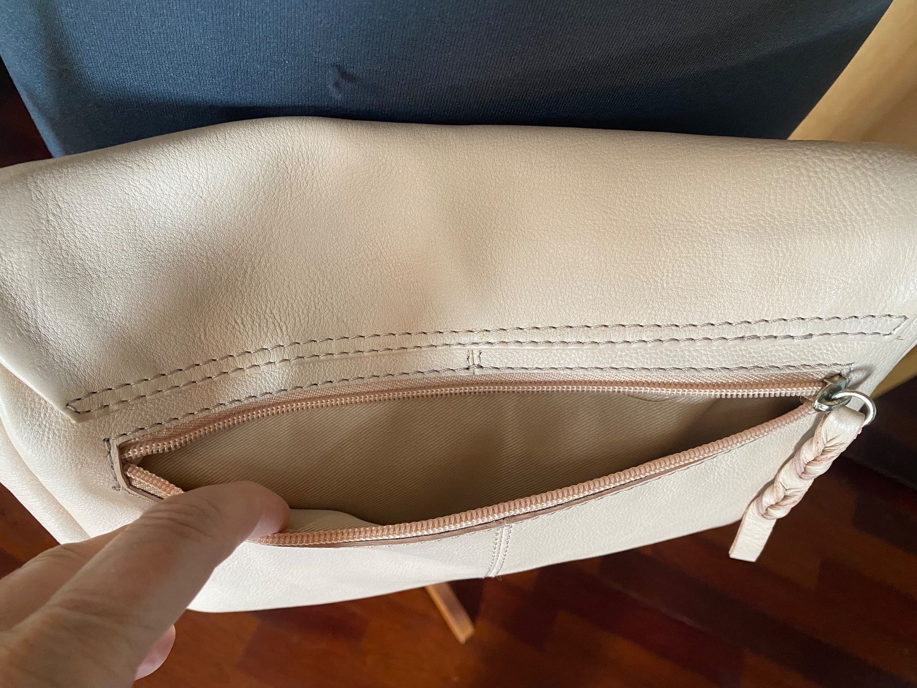 Maddison Borse da donna: MADDISON Premium Umhängetasche – Usato da Besazio venduto da BagCycle 7
