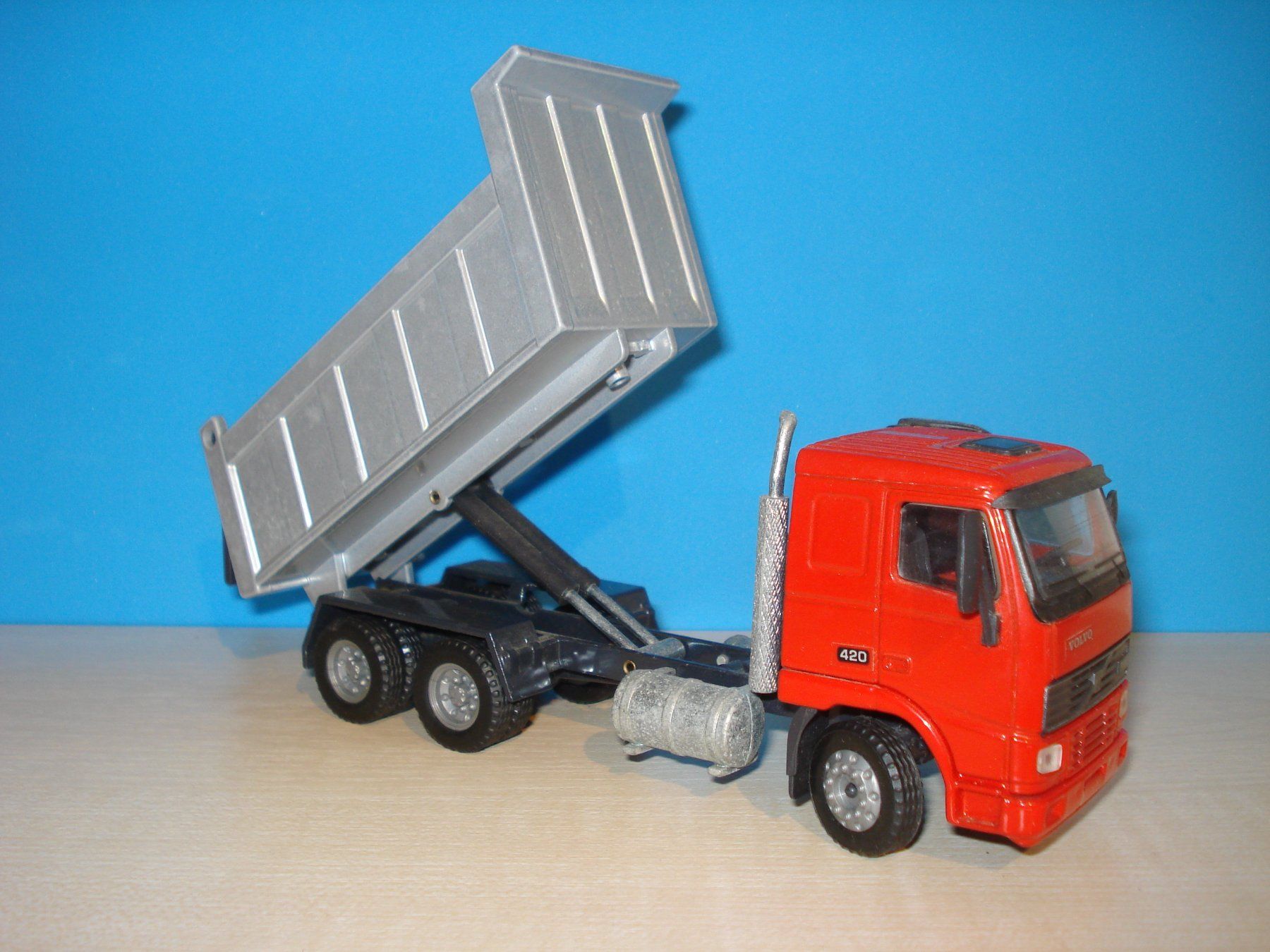 Joal Kit di modellismo & Modellini statici: VOLVO FH 12/420 Kipplaster – Usato da Mitlödi venduto da worker04 3