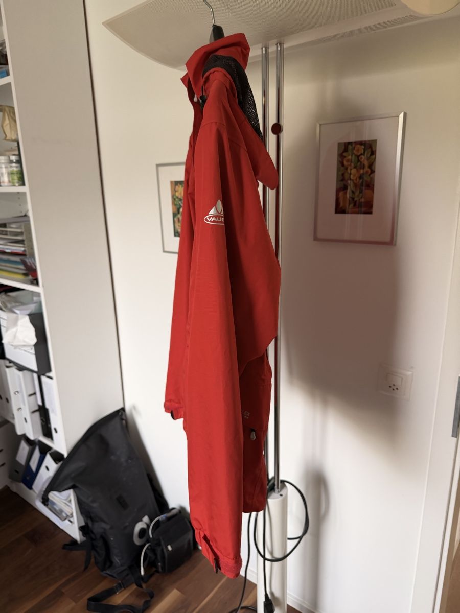 Vaude Jacken: Neue Vaude Regenjacke Grösse 42 – Neu (gemäss Beschreibung) aus Geroldswil von Gfacchinetti 2