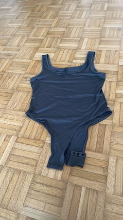 Damen Body grau ärmellos Grösse M 