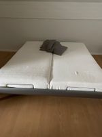 Bett mit Lättlirost und 2 Matratzen