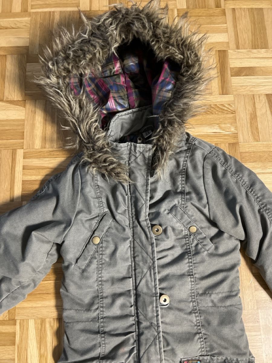 Giacche & Cappotti: Winterjacke mit Kapuze Grösse 128 – Usato da Zuchwil venduto da Commander0 1