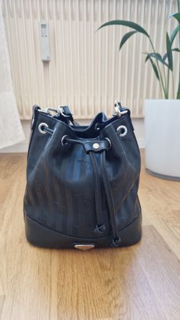Wunderschöne, sorgsam getragene Maison Mollerus Handtasche