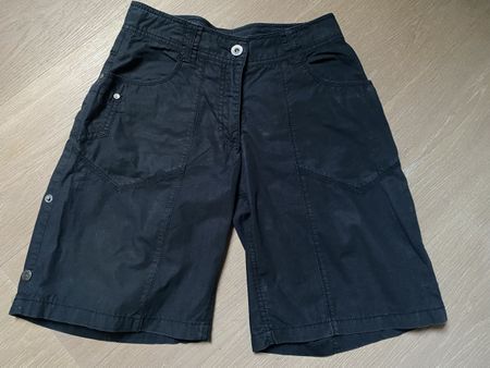 Schwarze Shorts Marke C&A Grösse 34